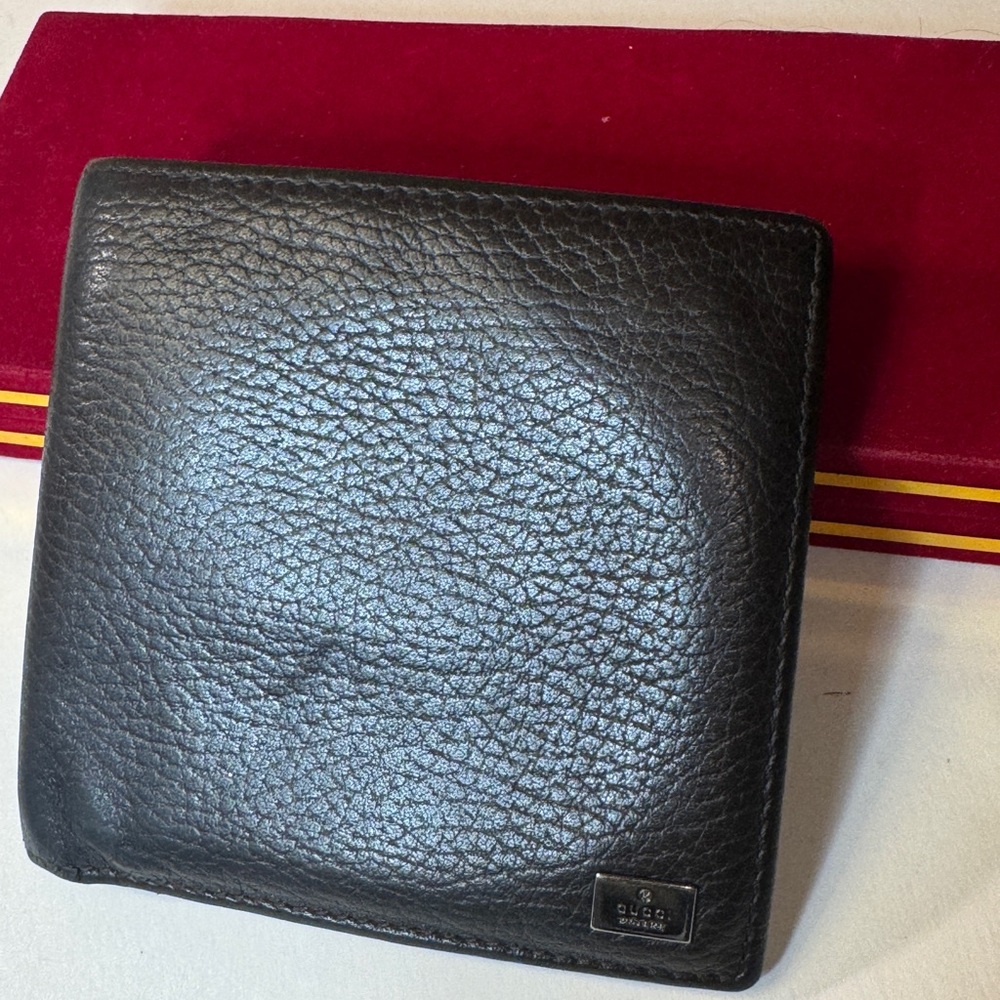 Gucci Classic Black Sofa Leather Men's Bifold Wallet in good condition - Picture 3 of 15